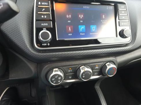 Used 2023 Nissan Kicks S image 9