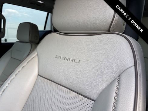 Used 2023 GMC Yukon Denali image 16