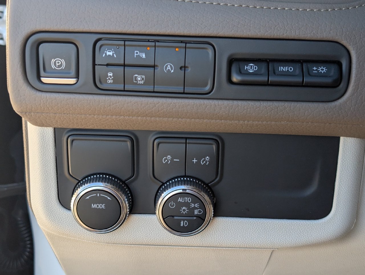Used 2024 GMC Yukon Denali RWD image 22