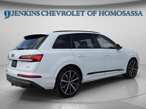 Used 2021 Audi Q7 3.0T Prestige w/ Prestige Package AWD/4WD image 3