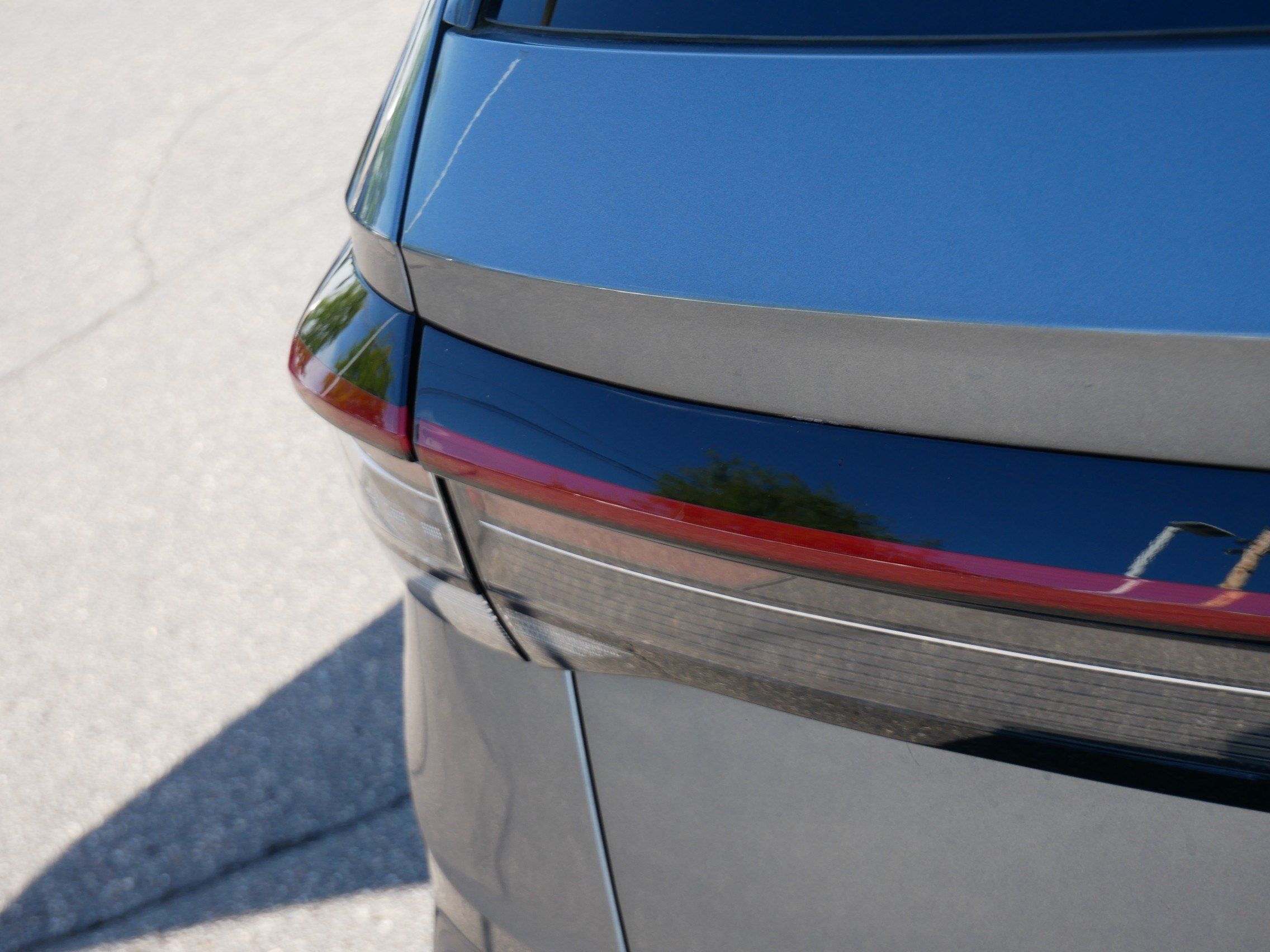 Certified 2025 Volkswagen Taos SEL AWD/4WD image 18