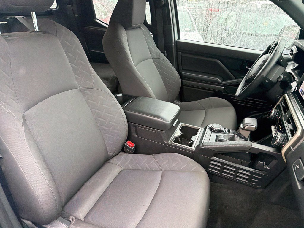 Certified 2025 Toyota Tacoma SR5 AWD/4WD image 10