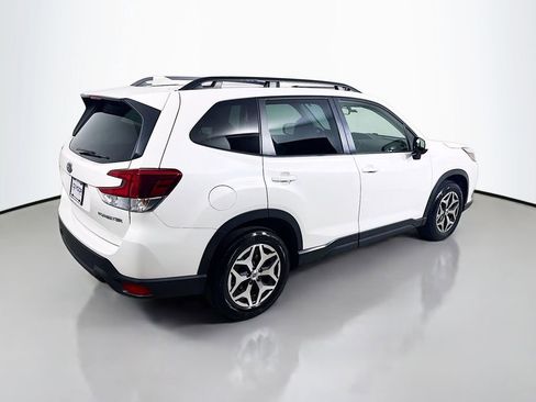 Used 2022 Subaru Forester Premium image 7