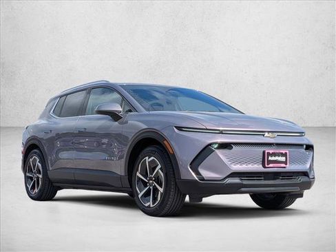 New 2026 Chevrolet Equinox EV LT image 3