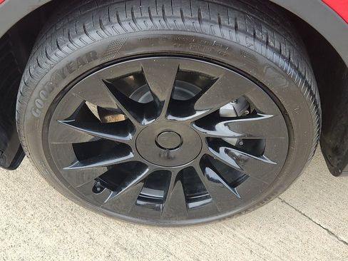 Used 2021 Tesla Model Y Long Range image 8