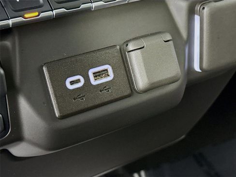 Used 2025 Chevrolet Silverado 2500 Custom w/ Custom Value Package image 15