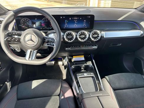 New 2026 Mercedes-Benz GLB 250 image 8