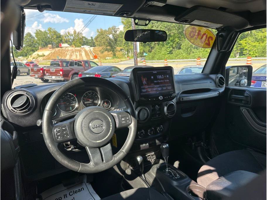 Used 2016 Jeep Wrangler Unlimited Sport w/ Connectivity Group AWD/4WD image 10