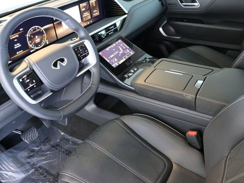 Certified 2025 INFINITI QX80 Sensory image 20