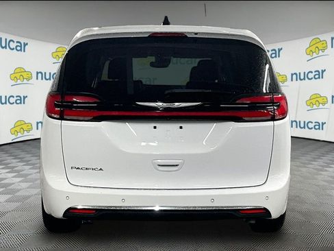 Used 2023 Chrysler Pacifica Touring-L FWD image 5