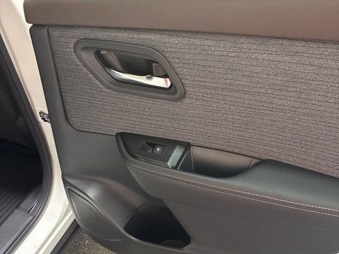 Used 2023 Nissan Rogue SV image 25