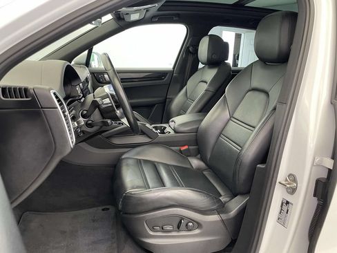 Certified 2023 Porsche Cayenne AWD/4WD image 5
