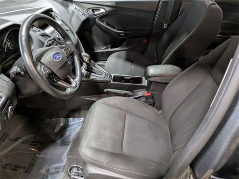 Used 2018 Ford Focus SE w/ SE Winter Package image 12