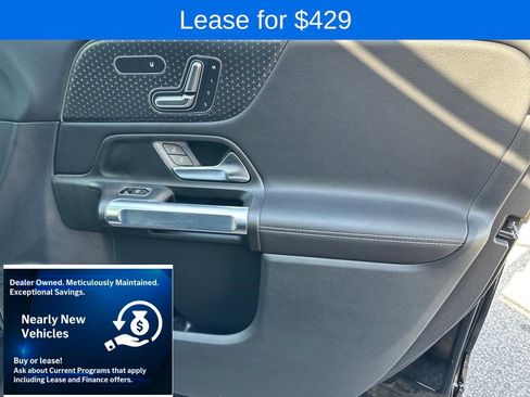 Used 2025 Mercedes-Benz GLB 250 4MATIC image 35