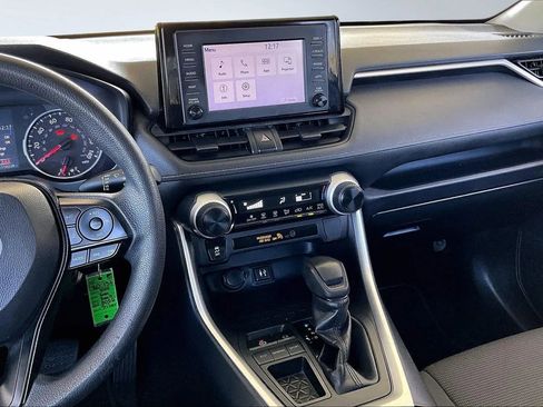 Used 2019 Toyota RAV4 LE FWD image 9
