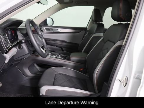 Used 2025 Volkswagen Atlas Peak Edition SE image 14