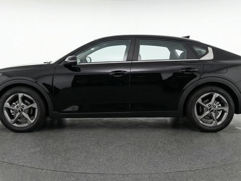 Used 2025 Kia K4 LXS image 5