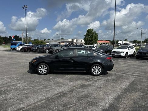 Used 2022 Toyota Corolla LE FWD image 11