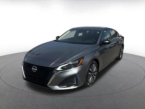 Used 2025 Nissan Altima 2.5 SV image 7