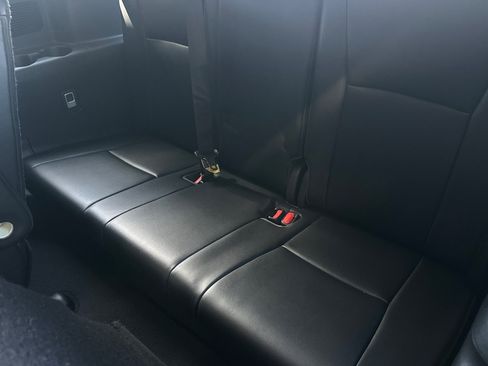 Used 2023 Toyota Highlander XLE FWD image 14