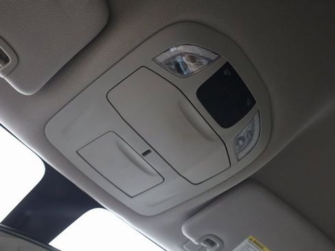 Used 2018 Chrysler Pacifica LX image 21