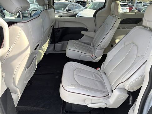 Used 2020 Chrysler Pacifica Limited image 20