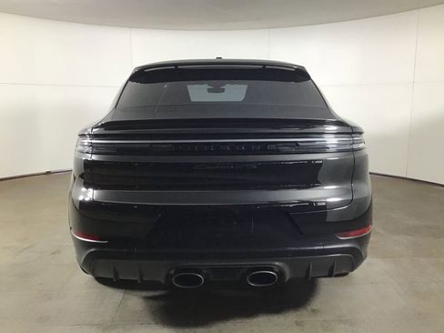 Certified 2025 Porsche Cayenne GTS image 6