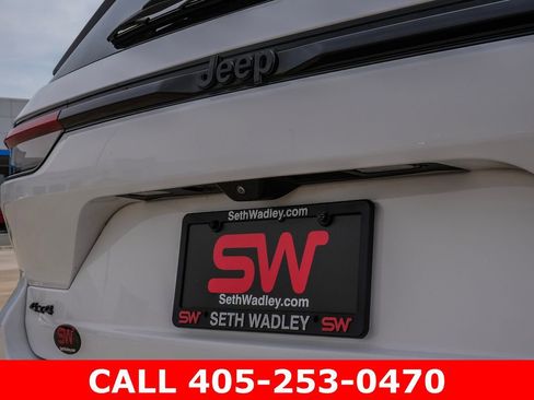 Used 2024 Jeep Grand Cherokee Altitude AWD/4WD image 11