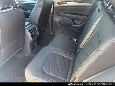 Used 2025 Volkswagen Atlas Cross Sport SE image 27