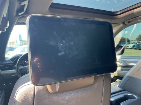 Used 2021 GMC Yukon XL Denali w/ Denali Premium Package image 36