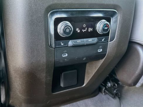 Used 2024 GMC Yukon XL SLT w/ SLT Premium Package AWD/4WD image 31