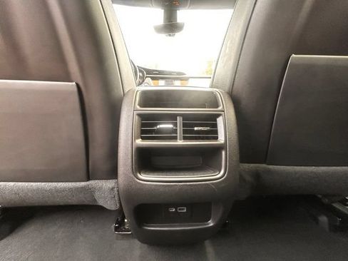 Used 2022 Cadillac XT5 Premium Luxury w/ Technology Package AWD/4WD image 21
