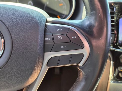 Used 2020 Jeep Grand Cherokee Altitude AWD/4WD image 29