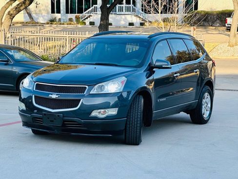 Used 2009 Chevrolet Traverse LT FWD image 3