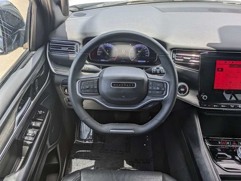Used 2024 Jeep Wagoneer Series II w/ Flexible Seating Group AWD/4WD image 18