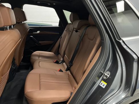 Used 2022 Audi Q5 e Prestige w/ Prestige Package image 31