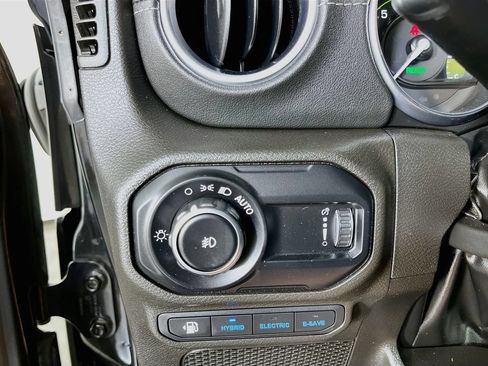 Used 2023 Jeep Wrangler Unlimited Sahara w/ Dual Top Group AWD/4WD image 12