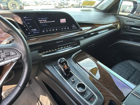 Certified 2024 Cadillac Escalade ESV Premium Luxury Platinum w/ Heavy-Duty Trailer Package image 21