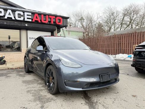 Used 2022 Tesla Model Y Performance image 3