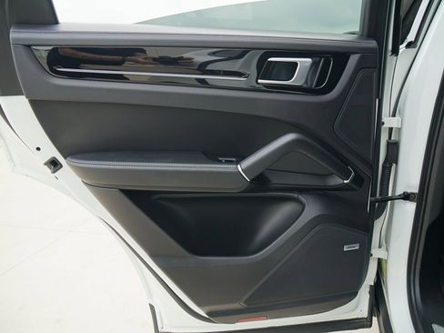 Used 2020 Porsche Cayenne image 39