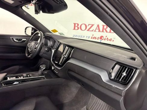 Used 2020 Volvo XC60 T5 Momentum FWD image 17