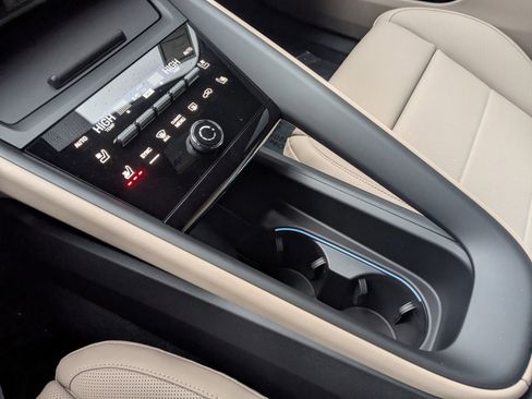 New 2026 Porsche Macan 4 Electric AWD/4WD image 21