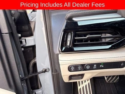 Used 2025 Acura MDX A-Spec AWD/4WD image 9