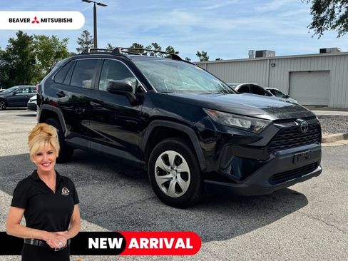 Used 2019 Toyota RAV4 LE FWD image 1