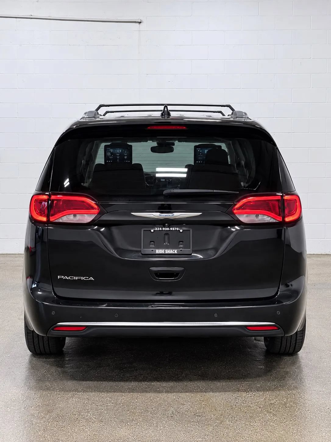 Used 2017 Chrysler Pacifica Touring-L Plus w/ Advanced Safetytec Group FWD image 4