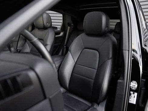 Used 2024 Porsche Cayenne AWD/4WD image 5