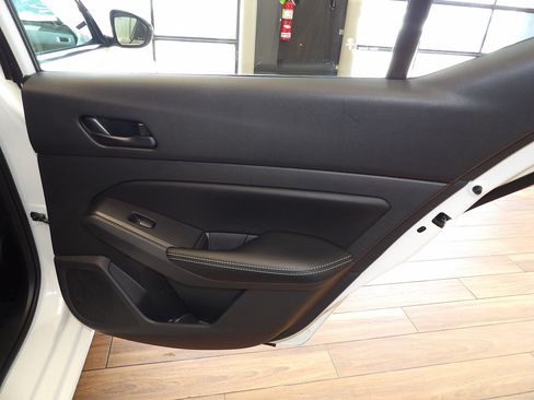 Used 2025 Nissan Altima 2.5 SV FWD image 15