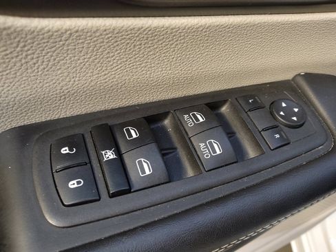 Used 2023 Chrysler Voyager LX FWD image 27