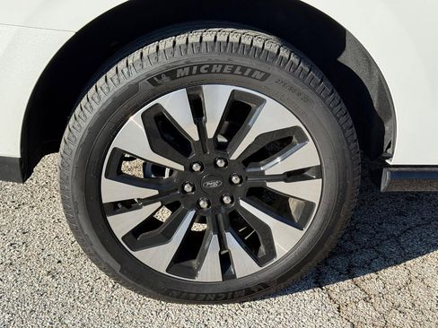 New 2025 Ford Expedition Platinum w/ Driver's Package image 4