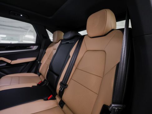 Certified 2026 Porsche Cayenne AWD/4WD image 23